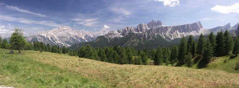 Masiv Sorapis v pozadí